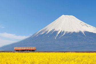 列車と富士山を対角線に配置